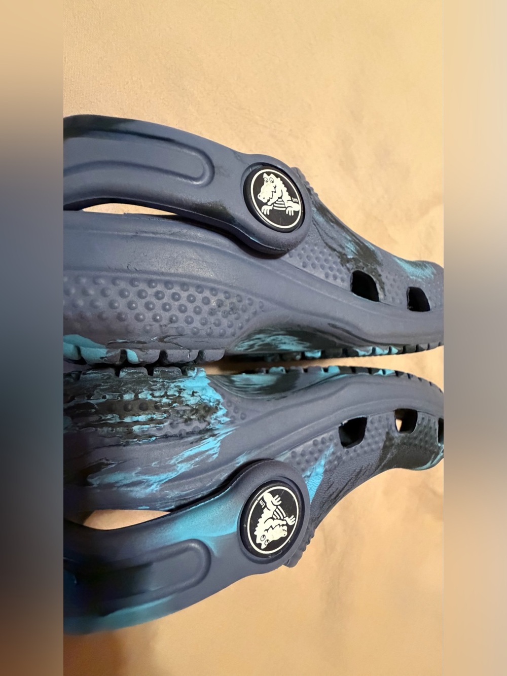 Crocs Classic Marbled Clogs - Picture 7 of 10